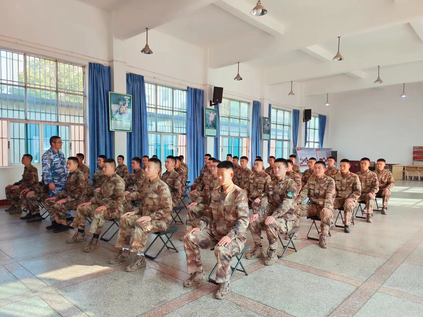 走访慰问就业学生 传递关爱暖人心 ——我校老师到曲靖市麒麟区森林草原防灭火指挥部慰问就业学生