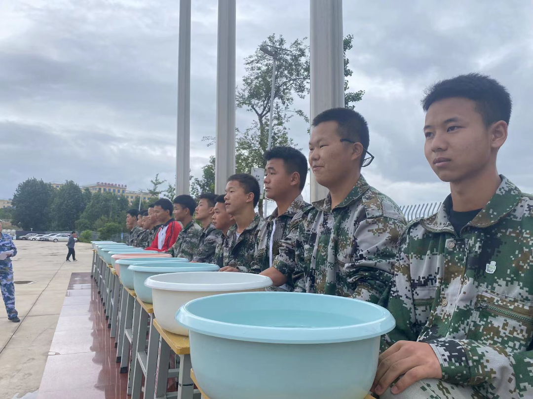 【安全教育】靖宁职校开展防溺水”一盆水“闭气体验活动